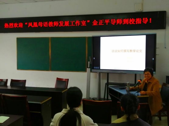 图片包含 室内, 人, 天花板, 人们&#xA;&#xA;描述已自动生成