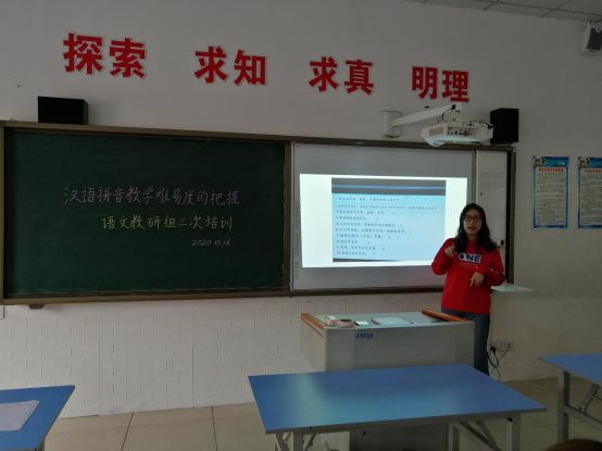 墙上贴了宣传海报&#xA;&#xA;描述已自动生成