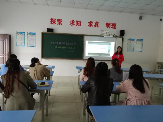 人们在房间里&#xA;&#xA;描述已自动生成
