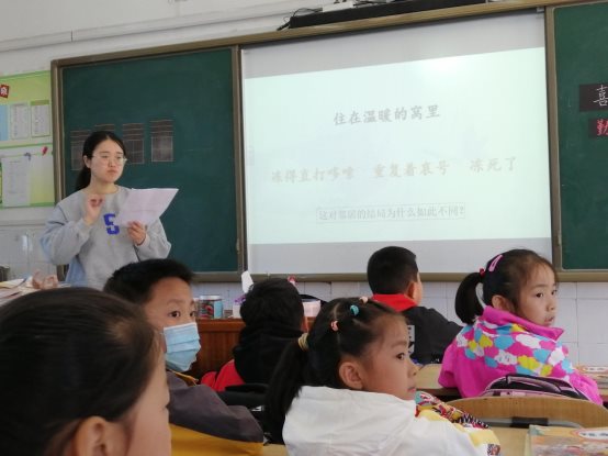 图片包含 人, 小孩, 桌子, 蛋糕&#xA;&#xA;描述已自动生成