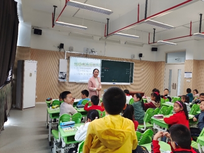 一群人在房间里&#xA;&#xA;中度可信度描述已自动生成