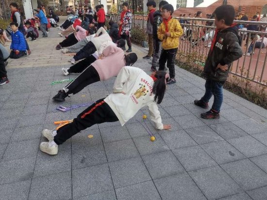 汤山中心小学红十字会春季防近月宣传2